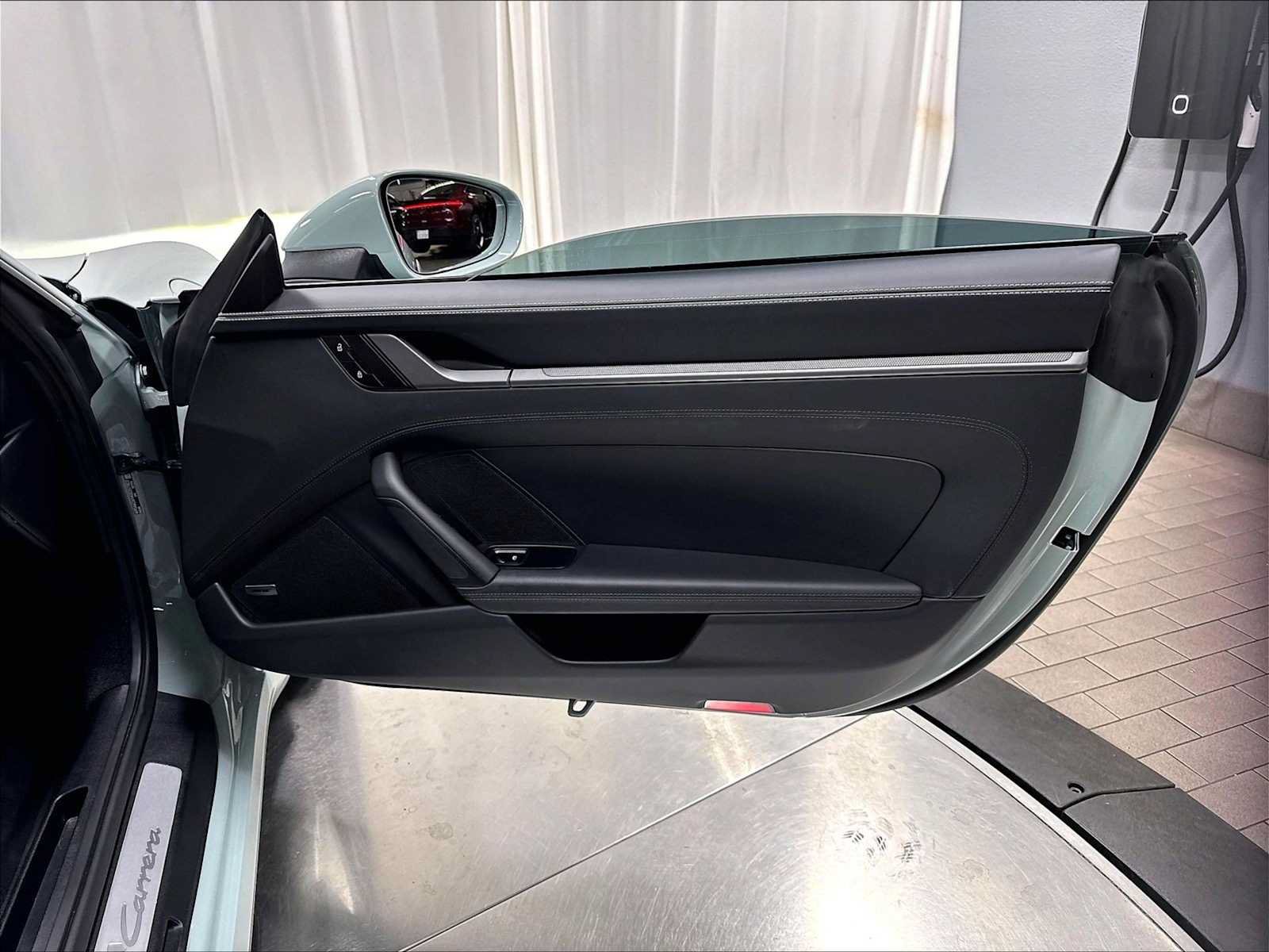 Used 2025 Porsche 911 Carrera RWD image 28