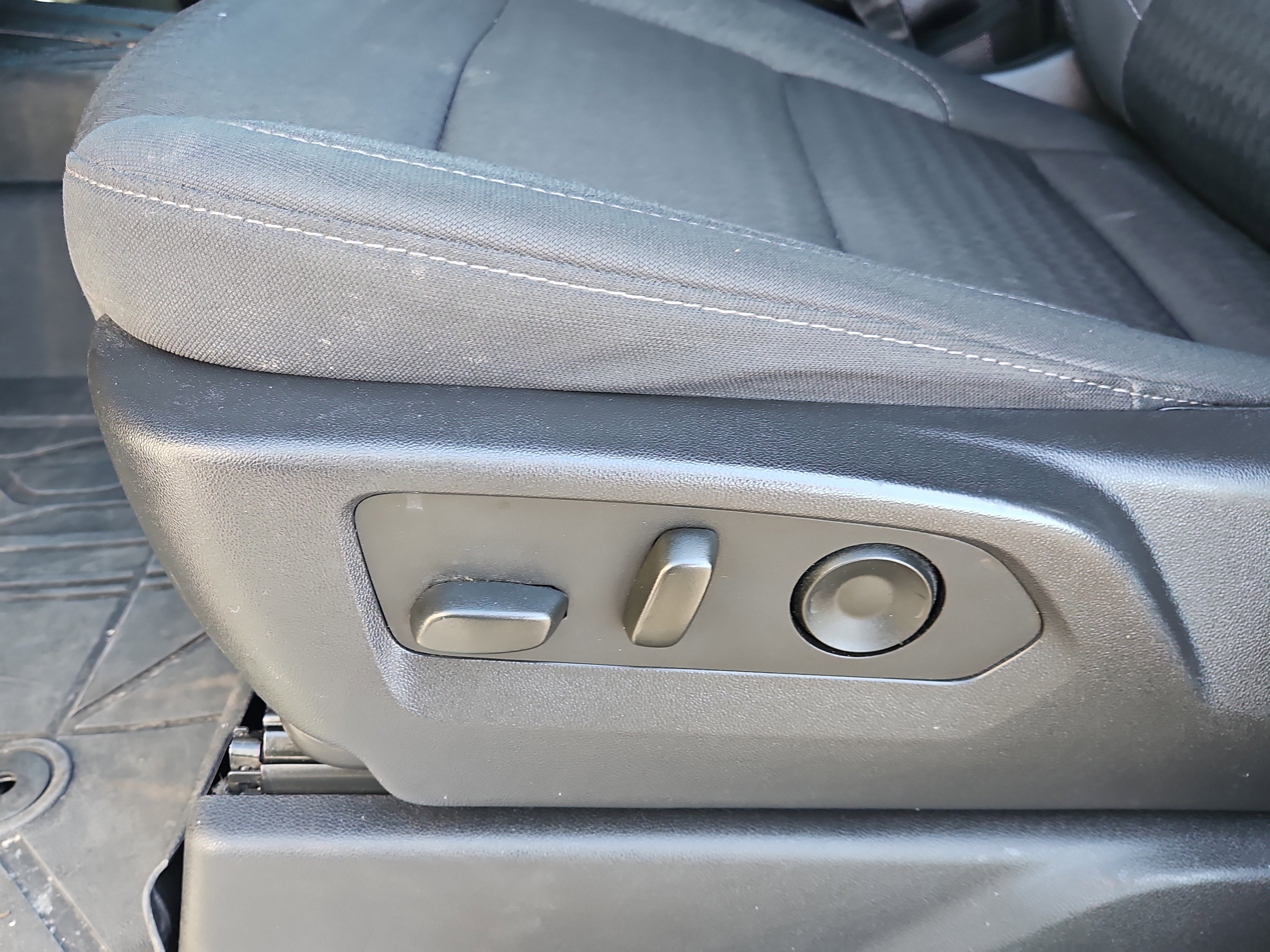 Used 2023 Chevrolet Silverado 1500 LT w/ Protection Package RWD image 15