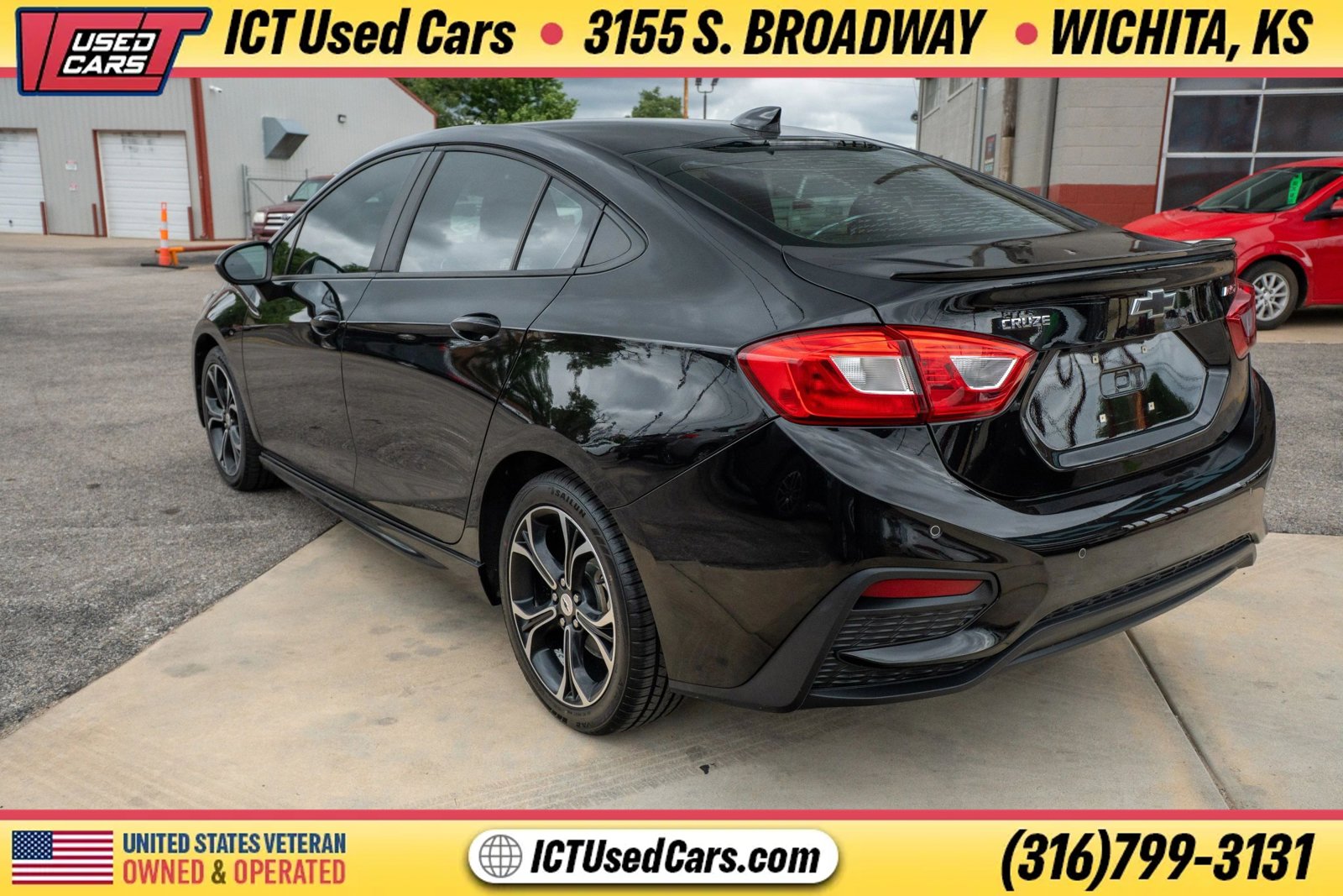 Used 2019 Chevrolet Cruze LT w/ Convenience Package FWD image 2