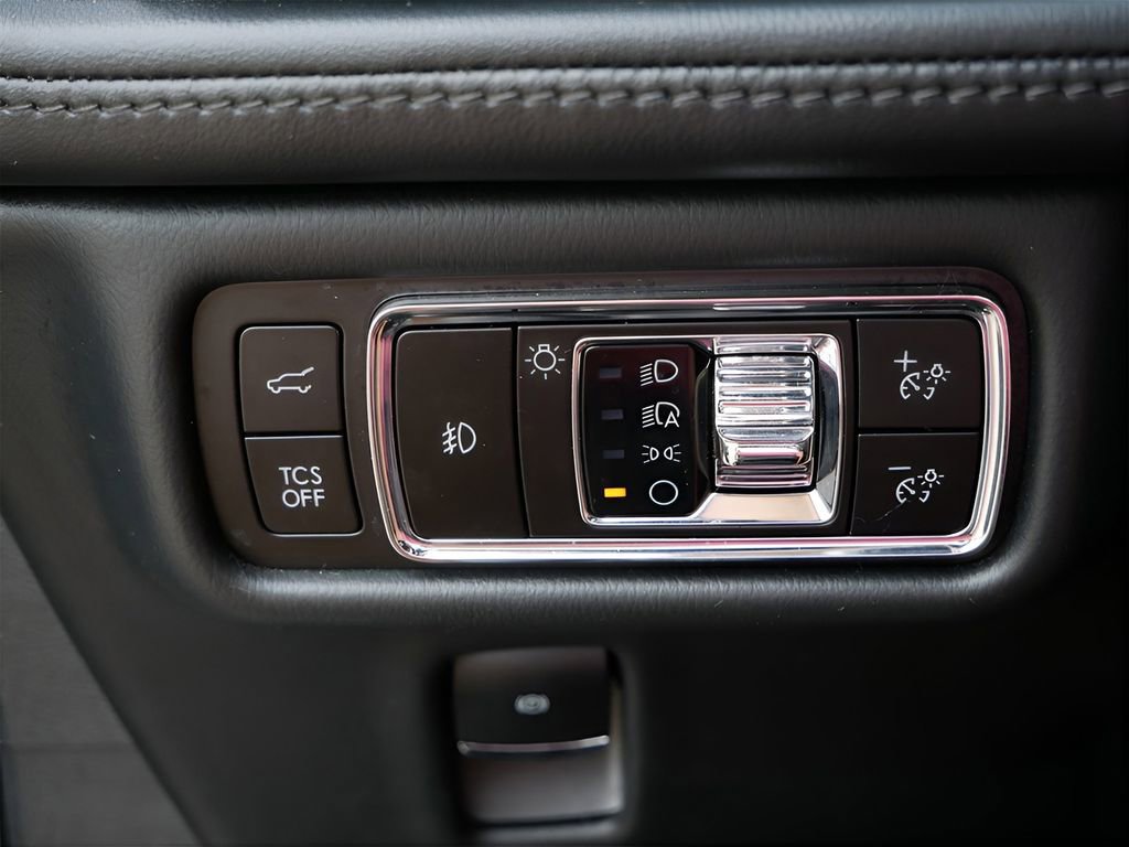 Used 2023 Lincoln Nautilus Reserve w/ Equipment Group 202A image 17