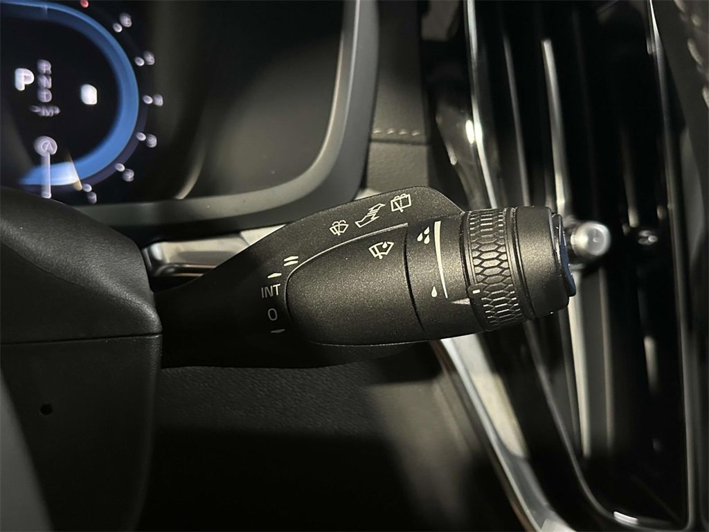 Used 2024 Volvo V60 B5 Cross Country Ultimate image 24