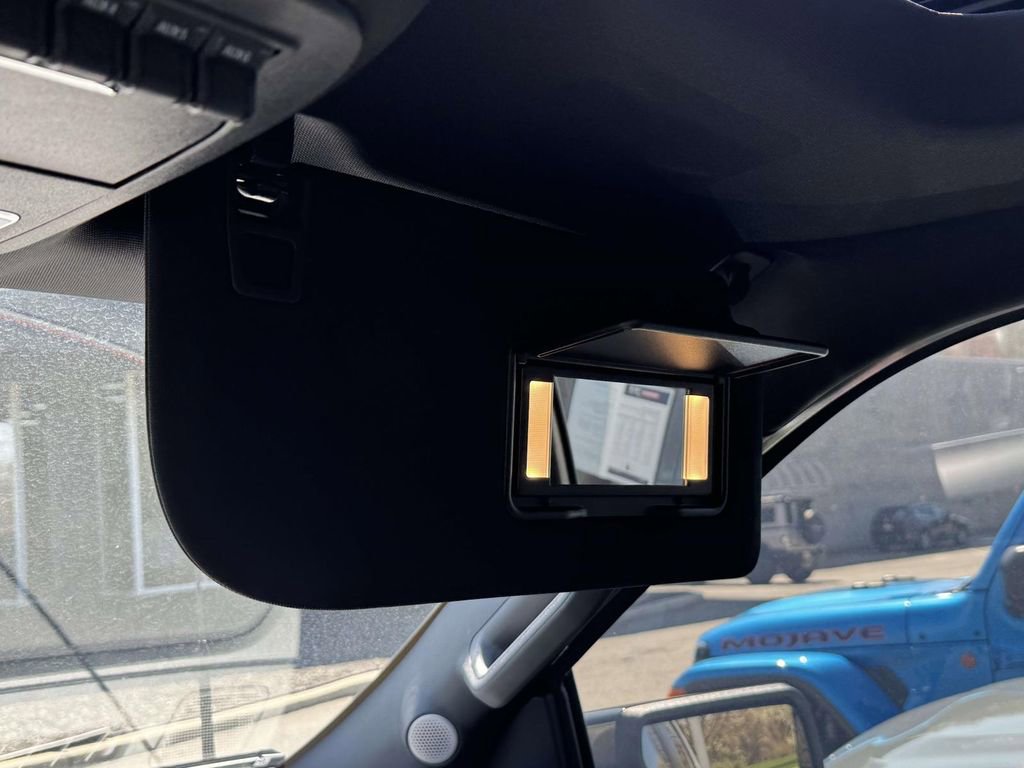 Used 2025 Ford F150 Raptor AWD/4WD image 13