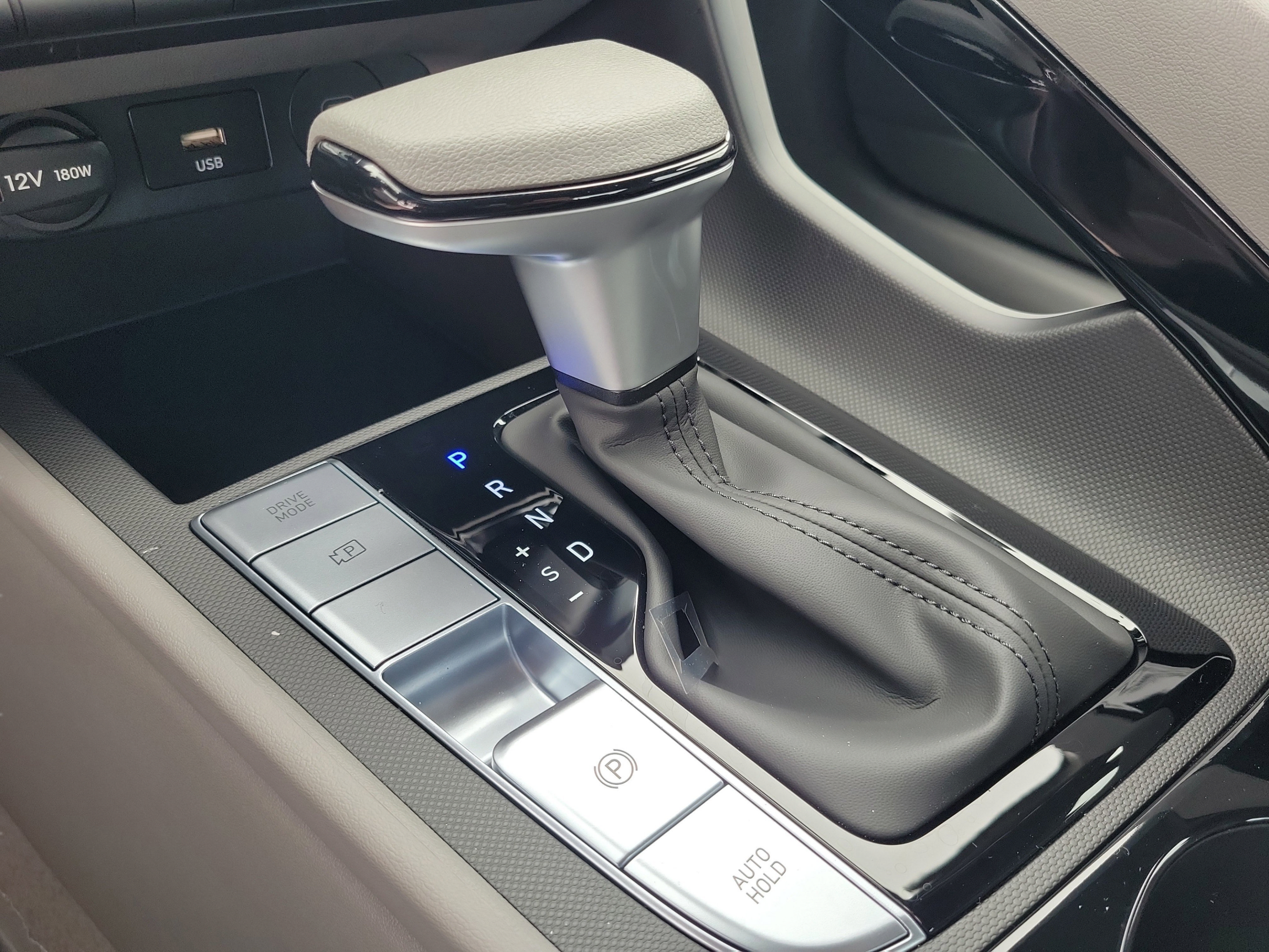 New 2025 Hyundai Elantra Hybrid FWD image 25