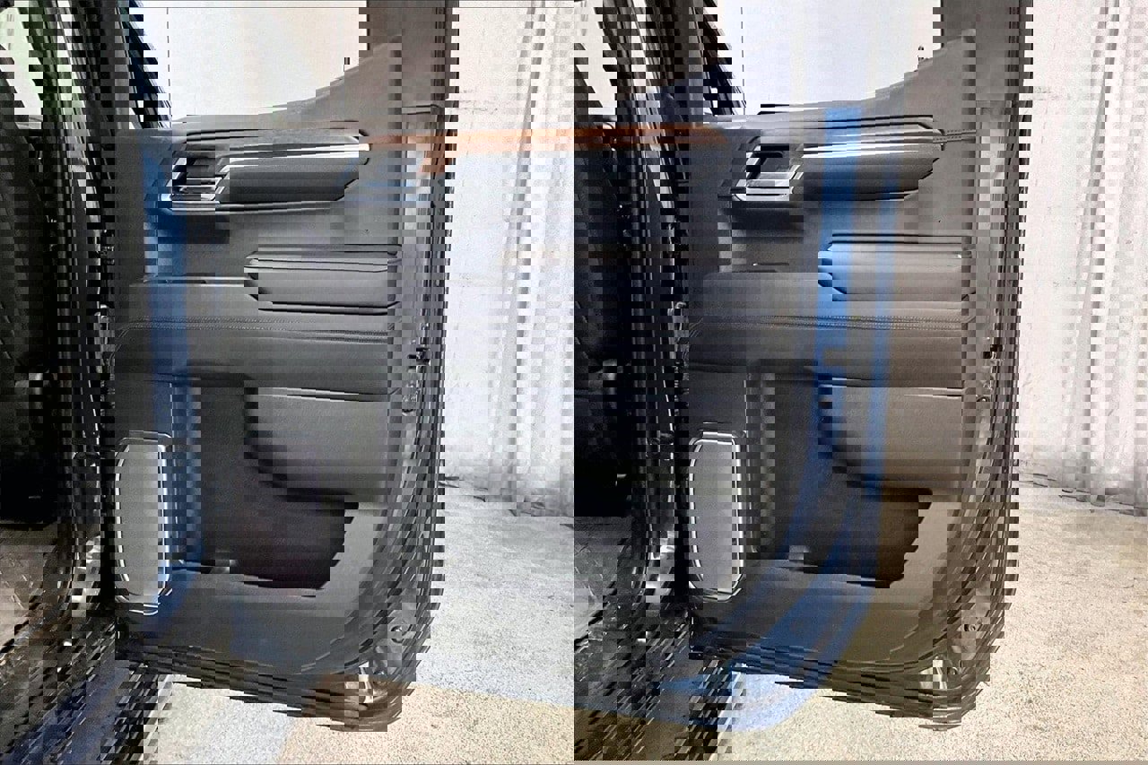 Used 2022 Chevrolet Silverado 1500 High Country w/ High Country Premium Package image 23