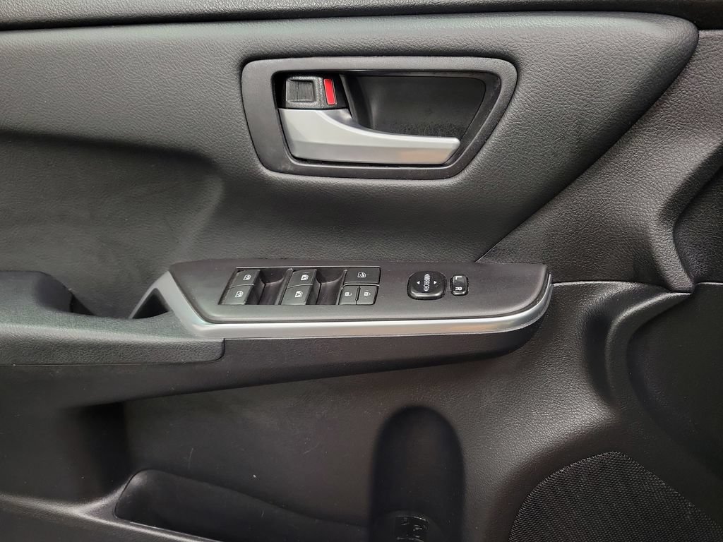 Used 2015 Toyota Camry LE FWD image 22