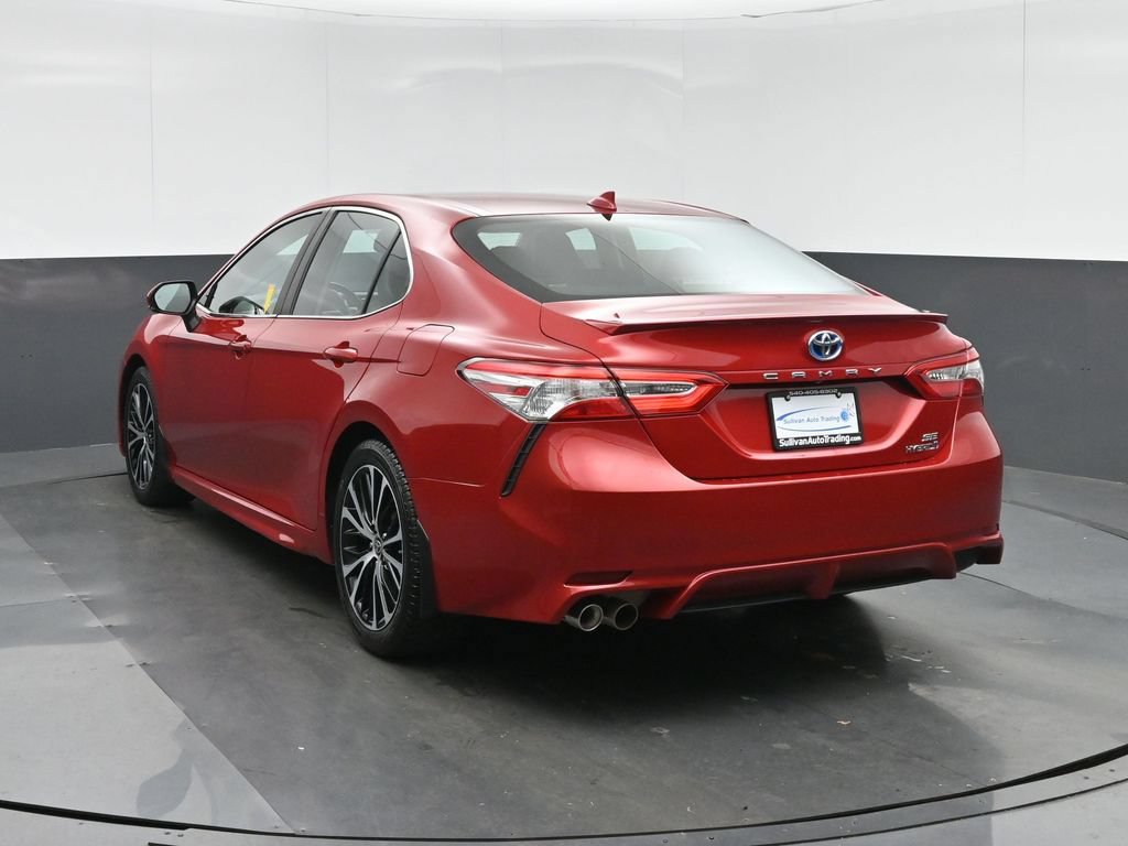Used 2020 Toyota Camry SE w/ Sunroof Package FWD image 5