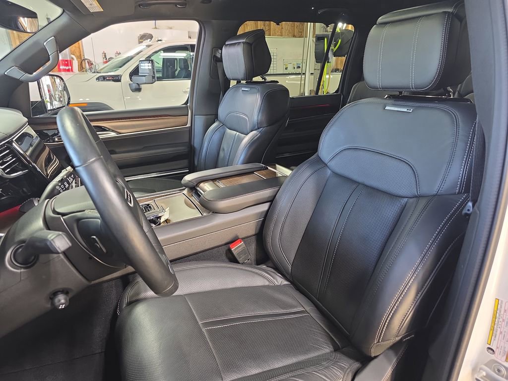 Used 2022 Jeep Grand Wagoneer Series I AWD/4WD image 17