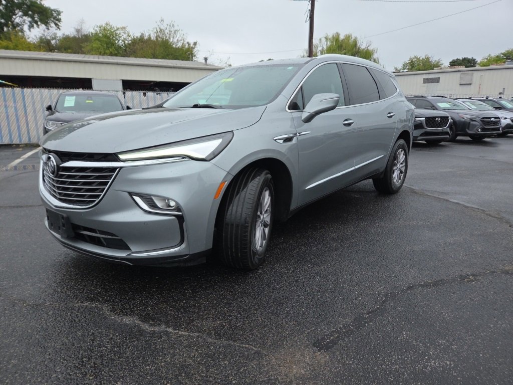 Used 2024 Buick Enclave Premium image 3