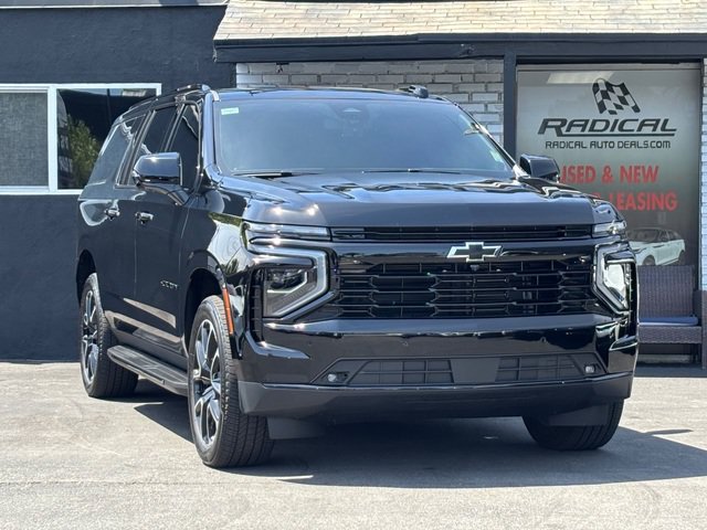Used 2025 Chevrolet Suburban RST w/ Comfort Package AWD/4WD image 3