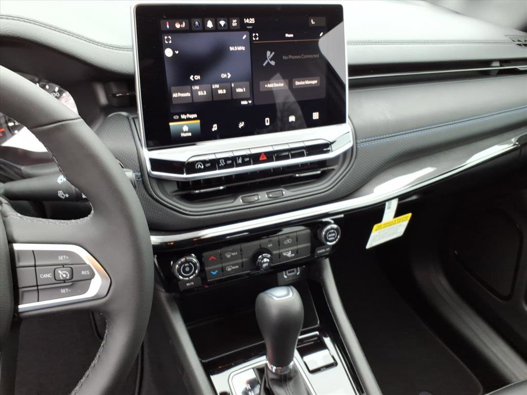 Used 2026 Jeep Compass Latitude image 15