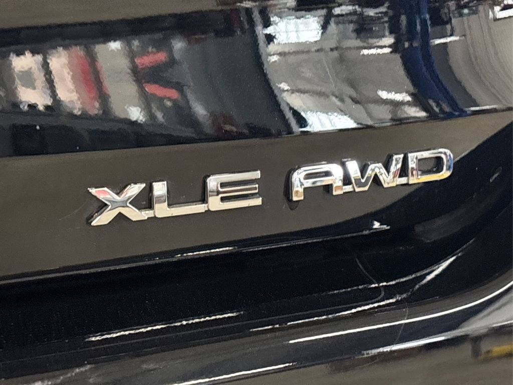 Used 2023 Toyota Highlander XLE image 15