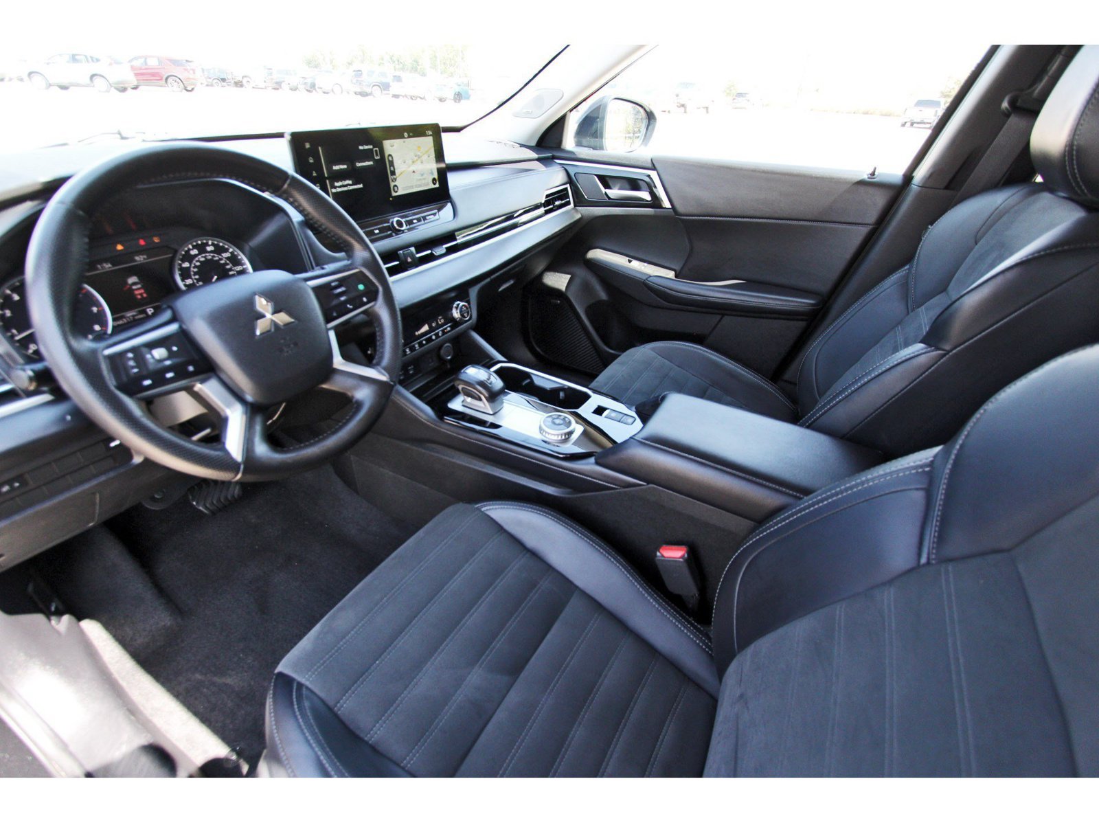 Used 2025 Mitsubishi Outlander SE FWD image 33