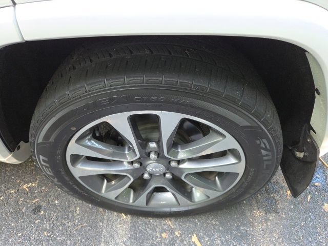 Used 2017 Jeep Grand Cherokee Overland w/ Jeep Active Safety Group AWD/4WD image 34