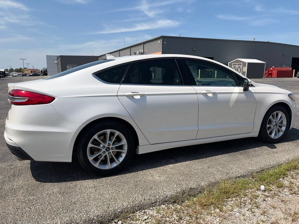 Used 2020 Ford Fusion SE FWD image 4