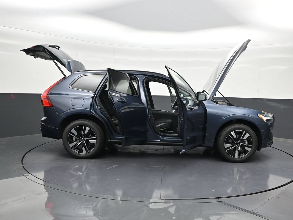 New 2026 Volvo XC60 B5 Plus AWD/4WD image 30