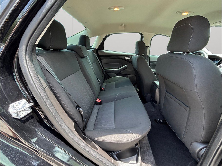 Used 2018 Ford Focus SE FWD image 29