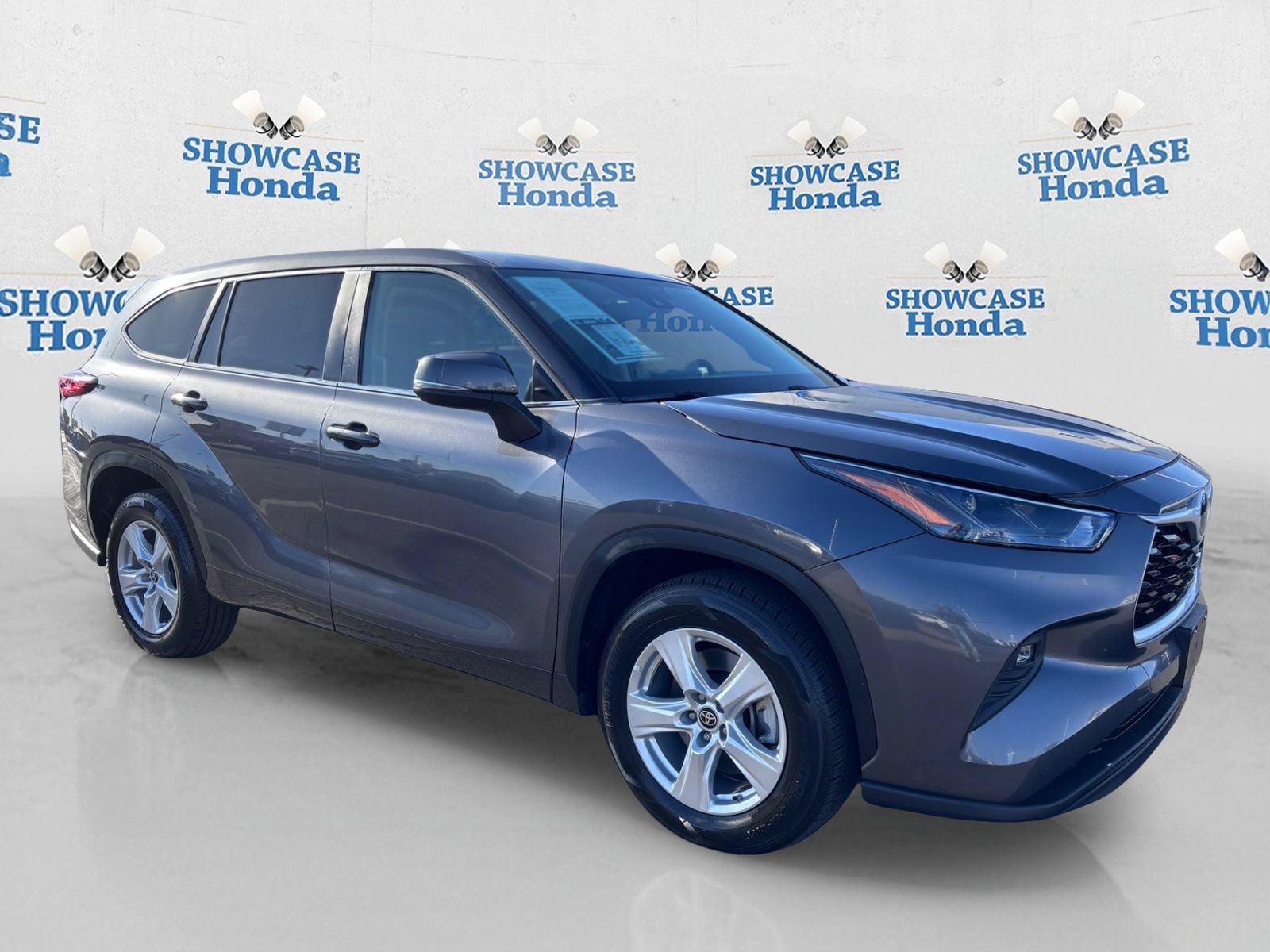 Used 2024 Toyota Highlander LE FWD image 10