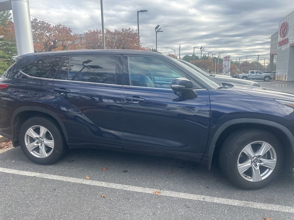 Used 2020 Toyota Highlander L image 4