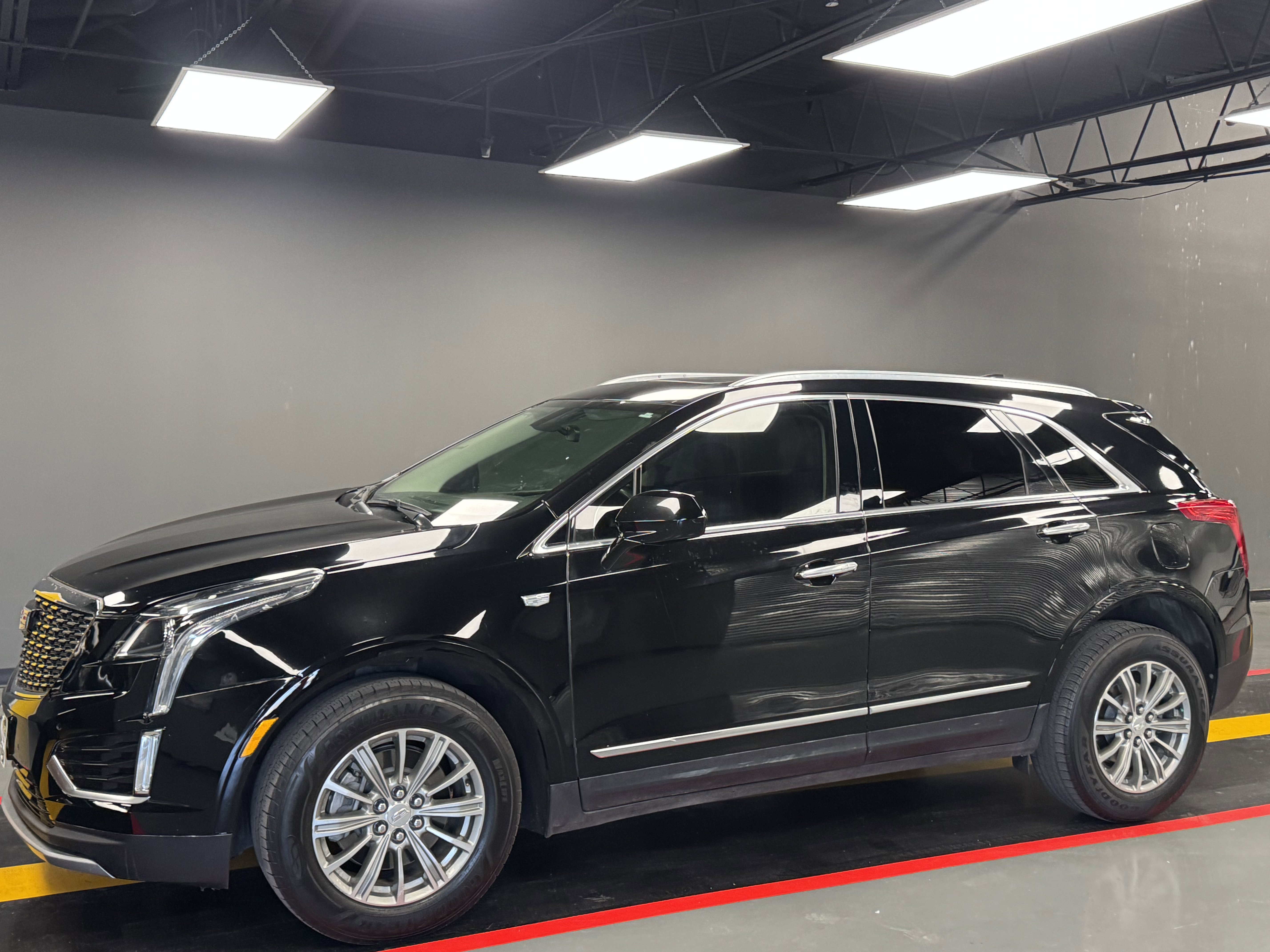 Used 2017 Cadillac XT5 Luxury image 2