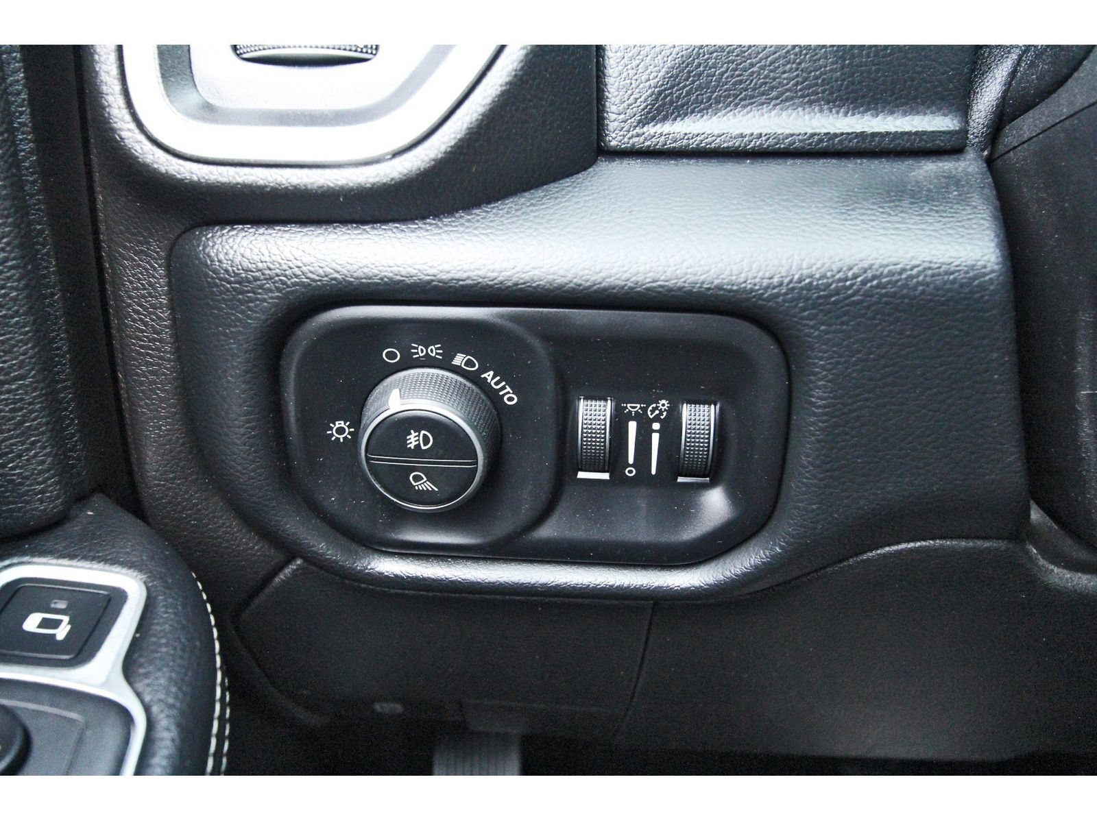 Used 2019 RAM 3500 Laramie AWD/4WD image 19