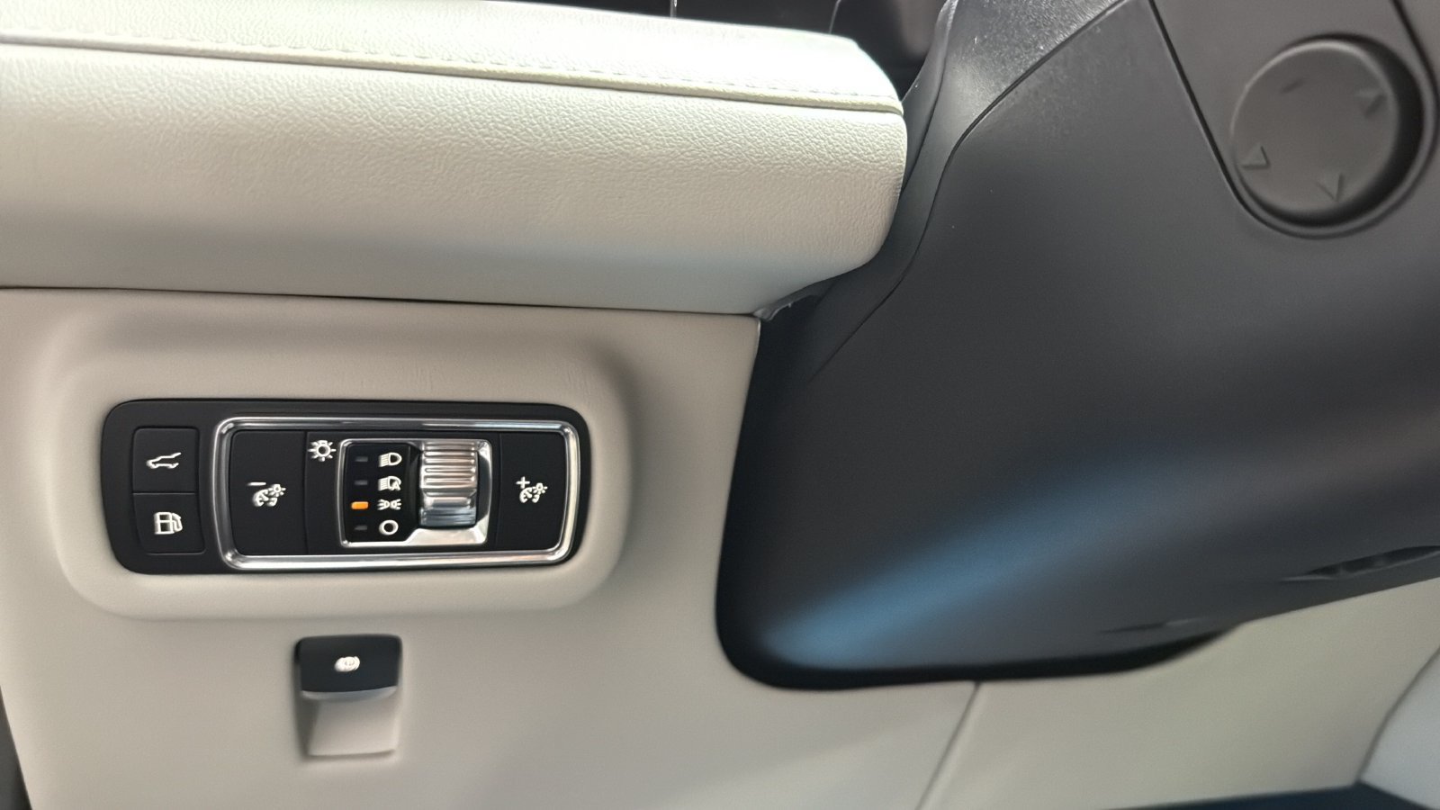Used 2026 Lincoln Nautilus Premier w/ Equipment Group 102A AWD/4WD image 17