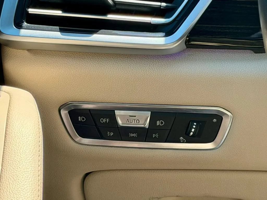 Used 2019 BMW X5 xDrive50i AWD/4WD image 27