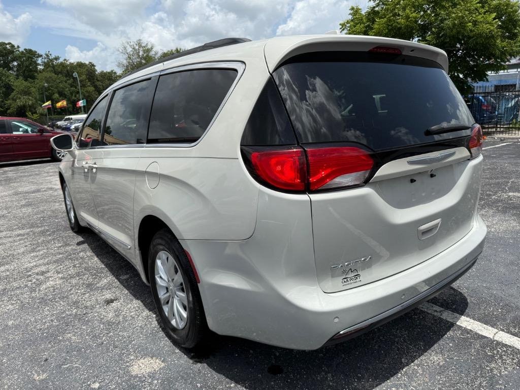 Used 2017 Chrysler Pacifica Touring-L FWD image 23