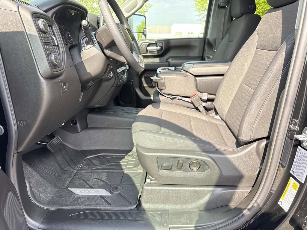 New 2026 Chevrolet Silverado 2500 Custom w/ Custom Value Package AWD/4WD image 9