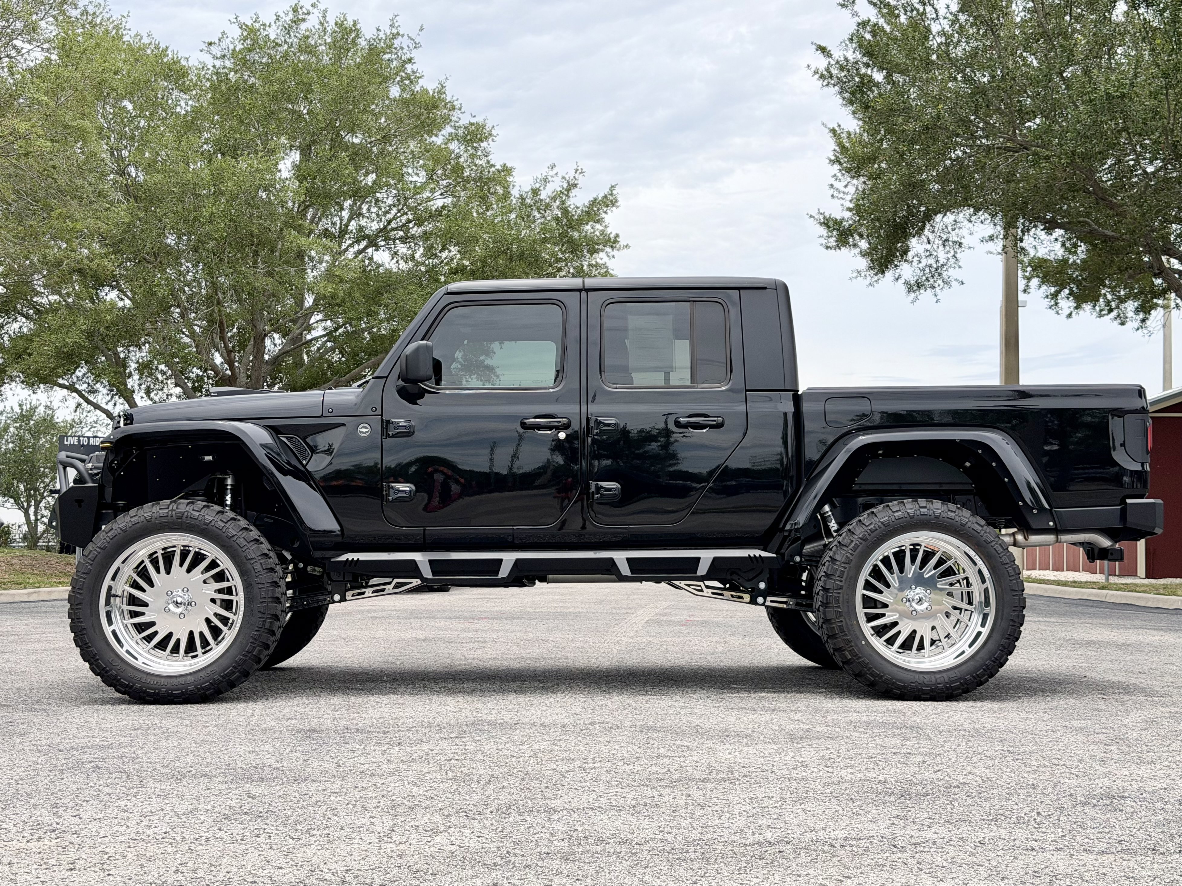 Used 2024 Jeep Gladiator Sport AWD/4WD image 2