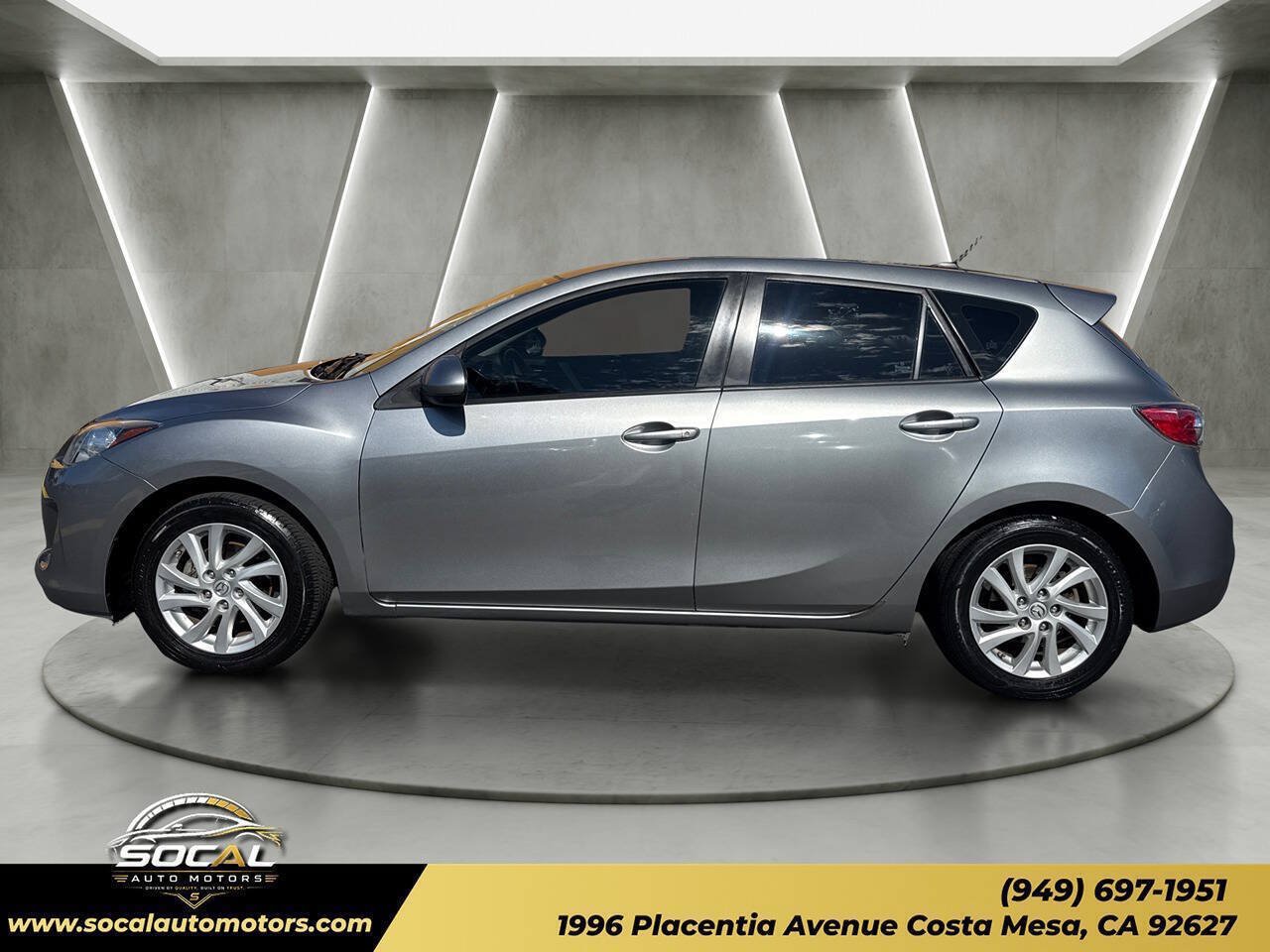 Used 2012 MAZDA MAZDA3 i Grand Touring w/ Tech Pkg FWD image 2