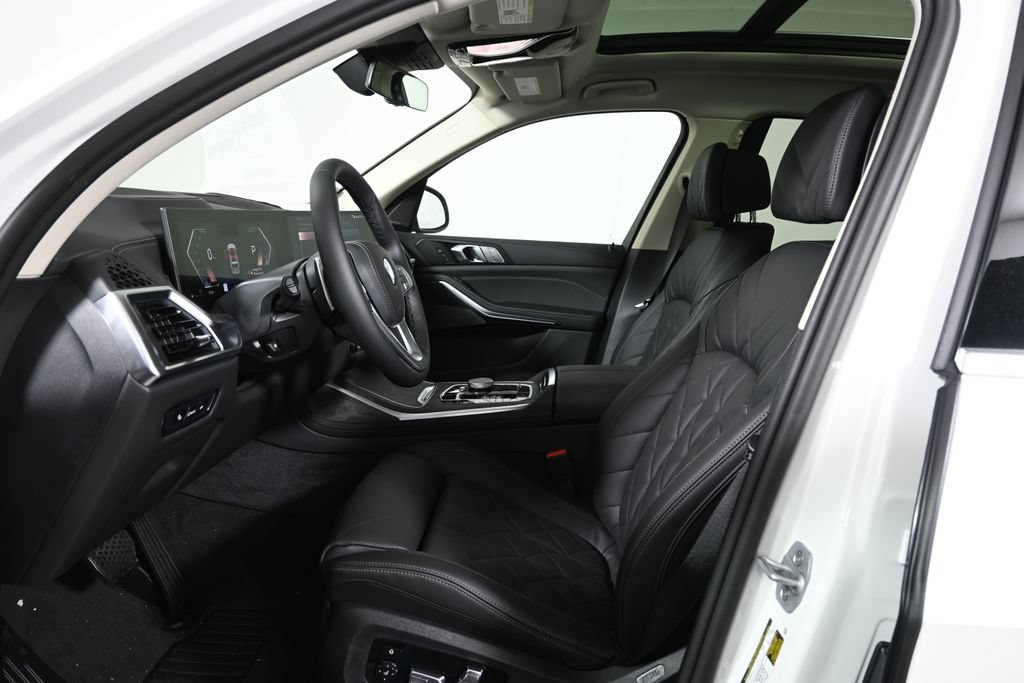 Used 2027 BMW X7 xDrive40i AWD/4WD image 3
