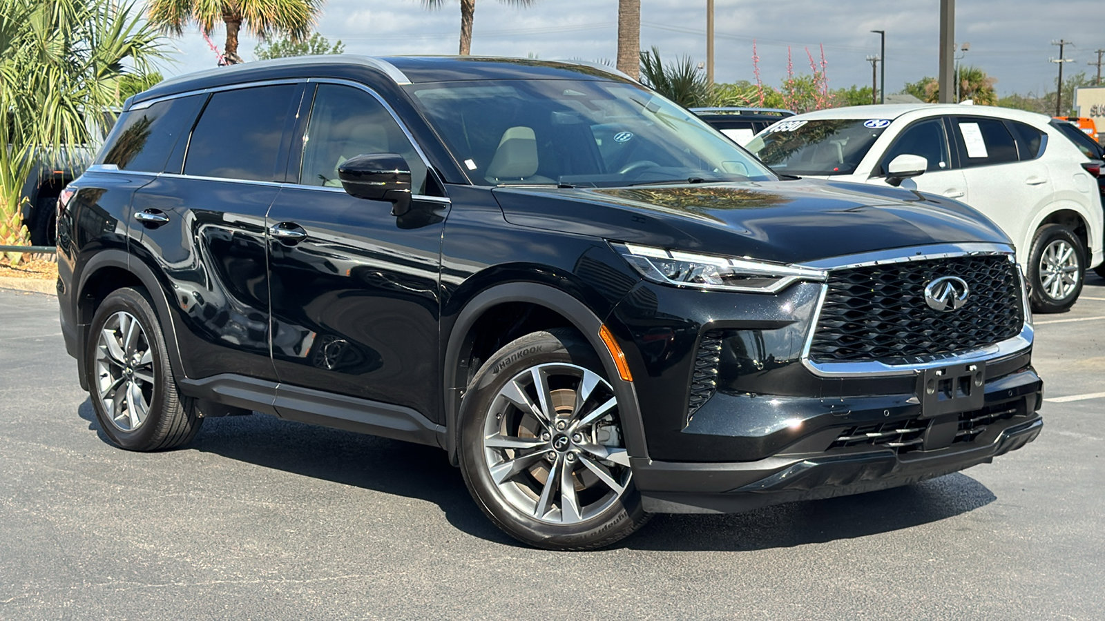 Used 2025 INFINITI QX60 Luxe w/ Vision Package image 2