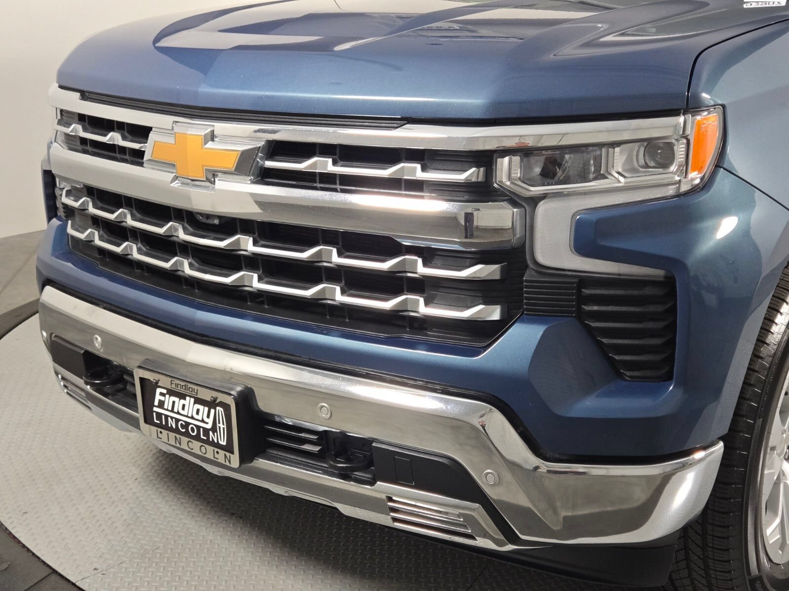 Used 2024 Chevrolet Silverado 1500 LTZ AWD/4WD image 8