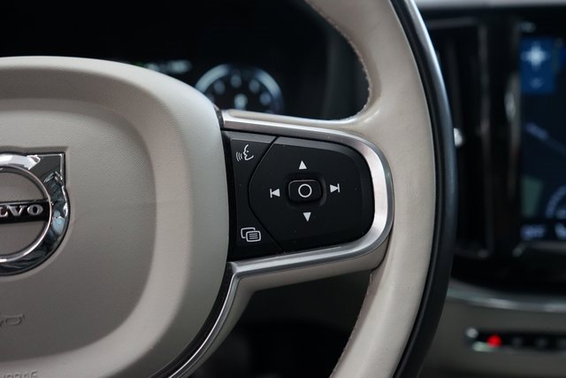 Used 2019 Volvo XC60 T5 Momentum w/ Multimedia Package image 35