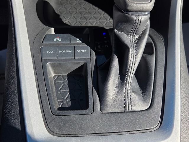 Used 2021 Toyota RAV4 LE image 19