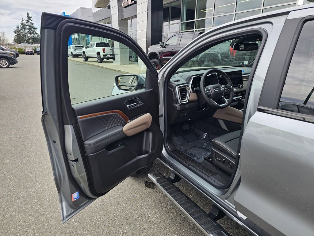 New 2026 GMC Canyon Denali w/ LPO, Black Badging Package image 19