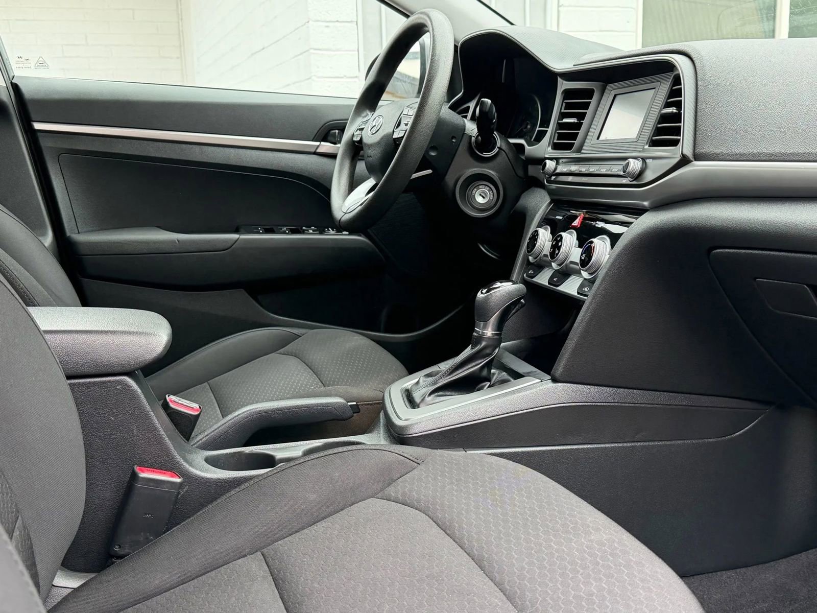 Used 2019 Hyundai Elantra SE w/ Winter Weather Package image 4