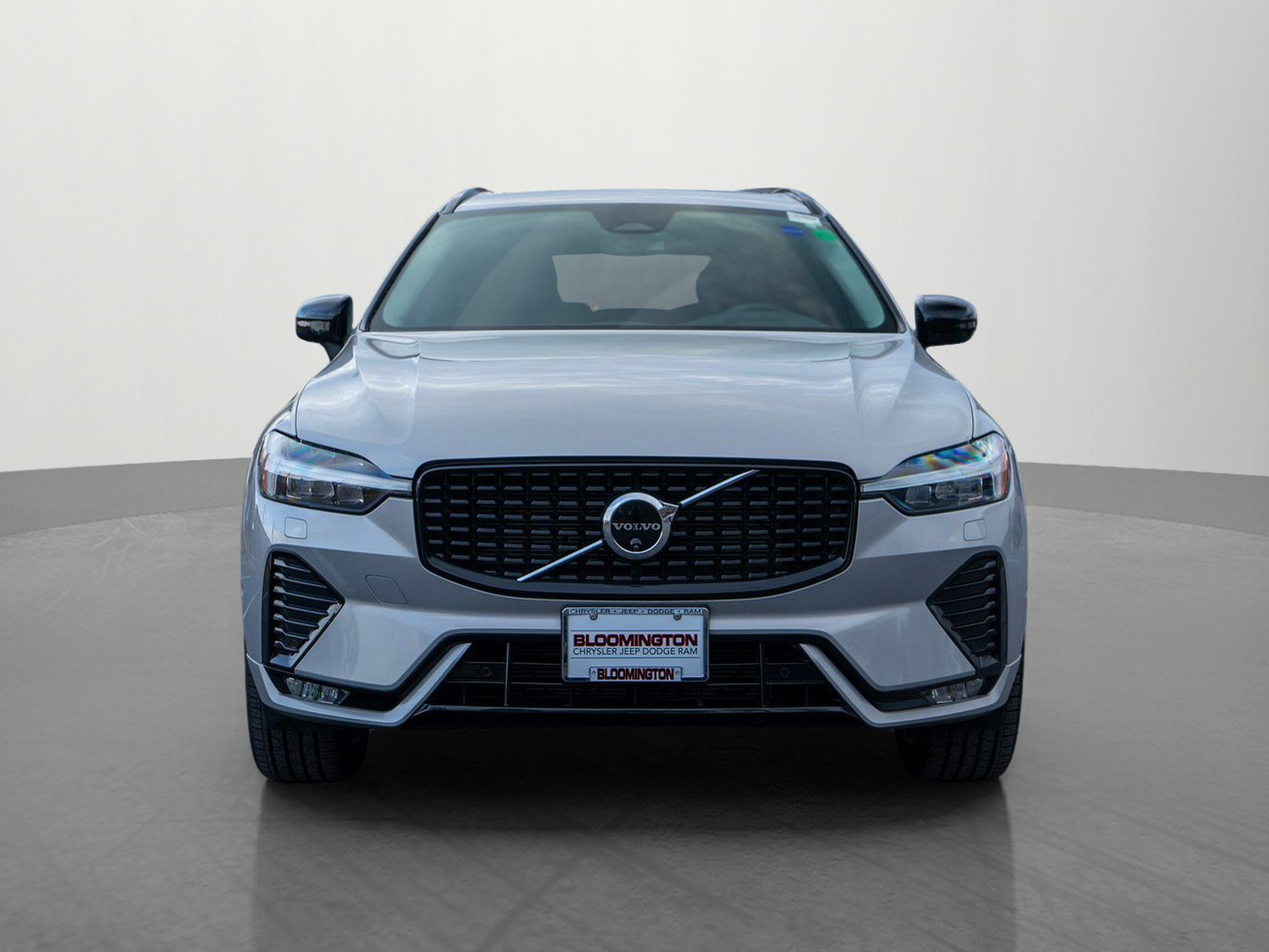 Used 2025 Volvo XC60 B5 Plus image 2