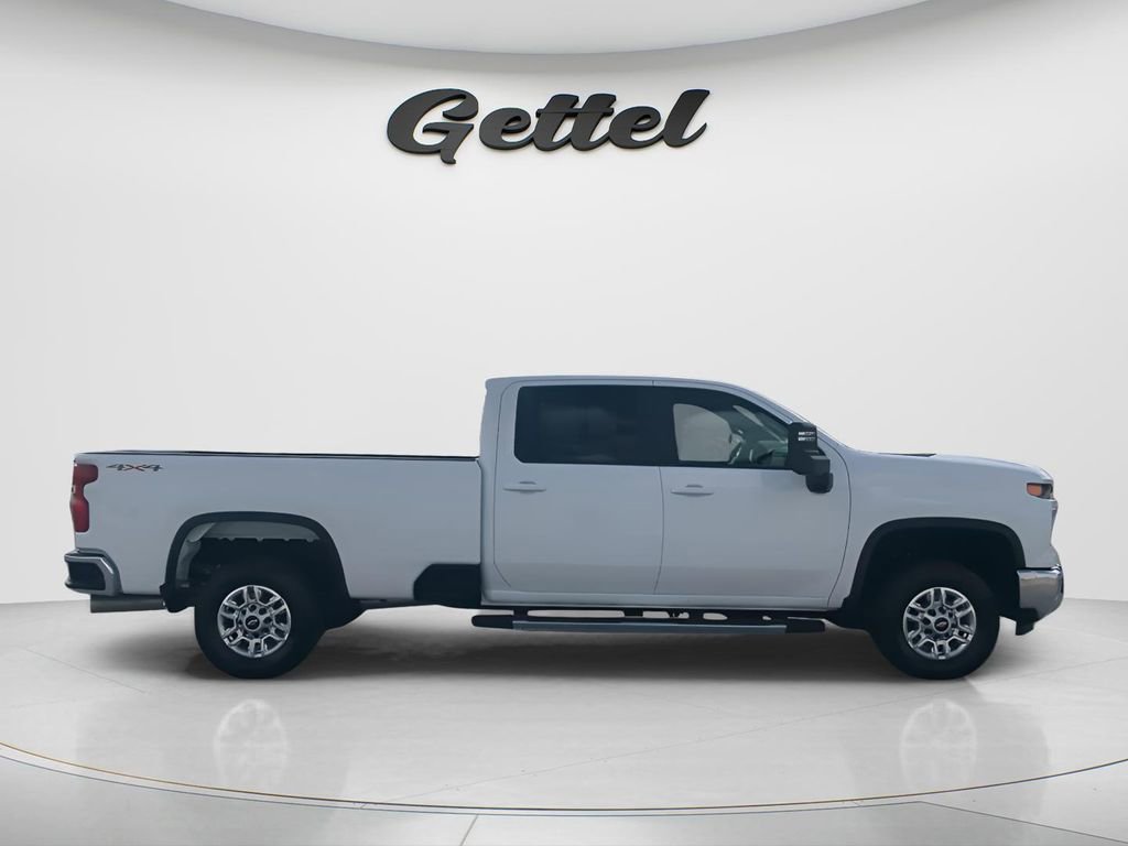 Used 2025 Chevrolet Silverado 2500 LT w/ Convenience Package AWD/4WD image 4