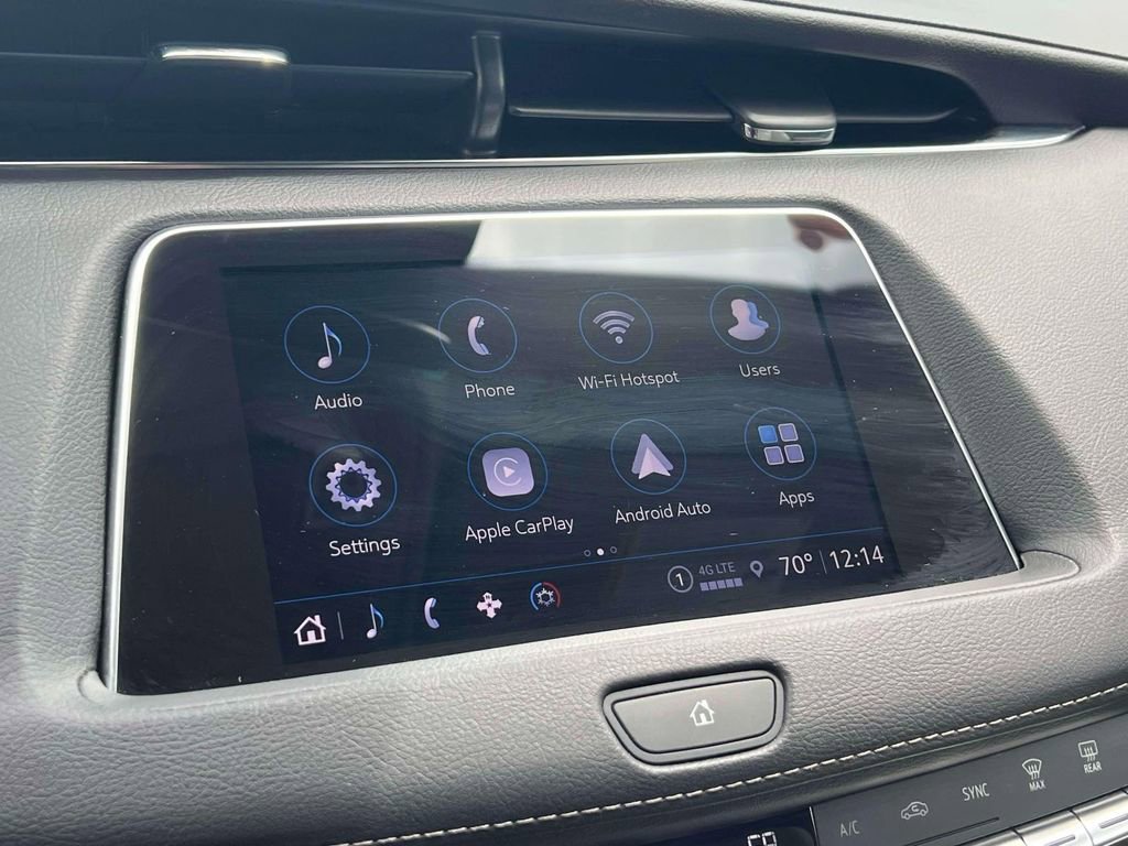 Used 2023 Cadillac XT4 Luxury w/ Cold Weather Package FWD image 33