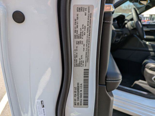 Certified 2024 Jeep Grand Cherokee Overland w/ Luxury Tech Group IV AWD/4WD image 31