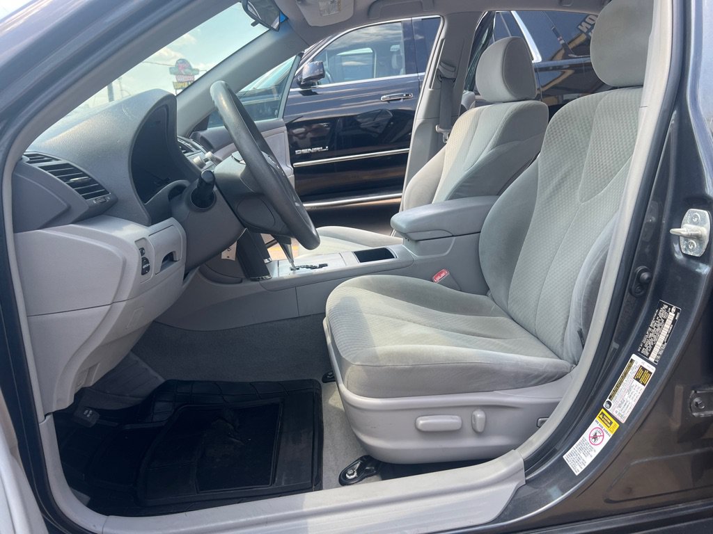 Used 2009 Toyota Camry LE FWD image 12