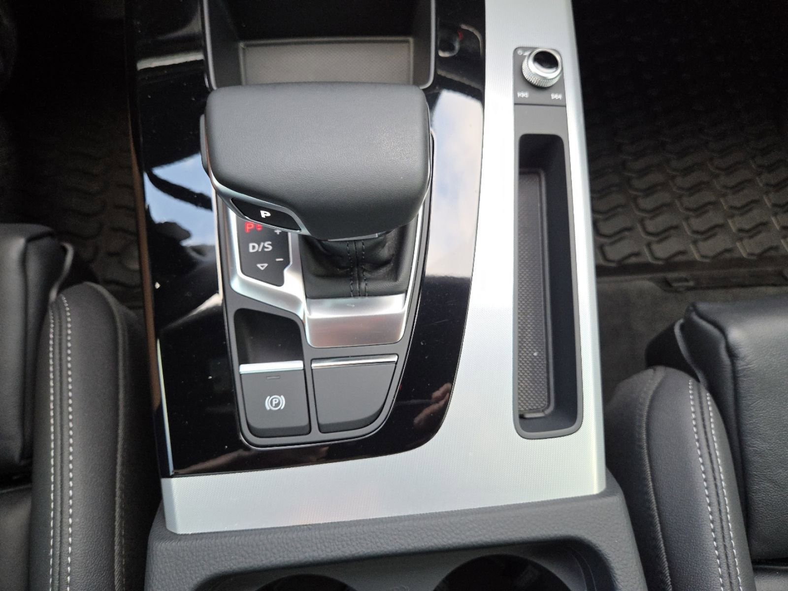 Used 2025 Audi Q5 2.0T Premium image 34