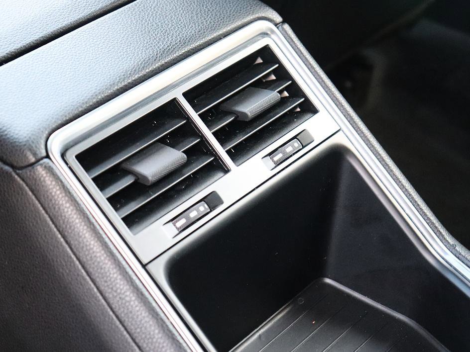 Used 2017 Porsche Panamera 4 image 23