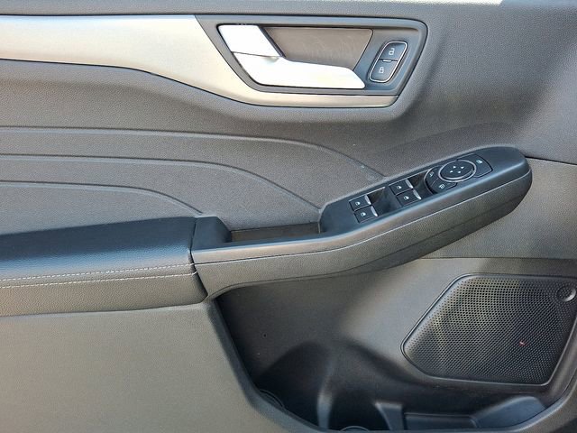 Certified 2025 Ford Escape SE image 12