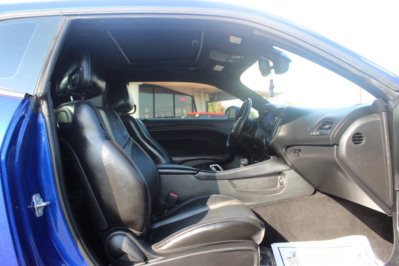 Used 2022 Dodge Challenger SXT w/ Plus Package RWD image 11
