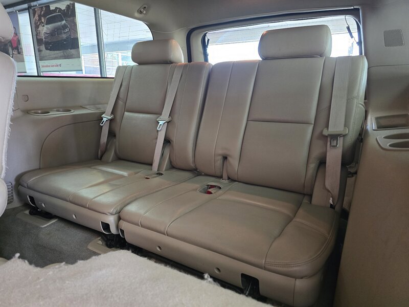 Used 2010 Cadillac Escalade ESV Premium AWD/4WD image 12