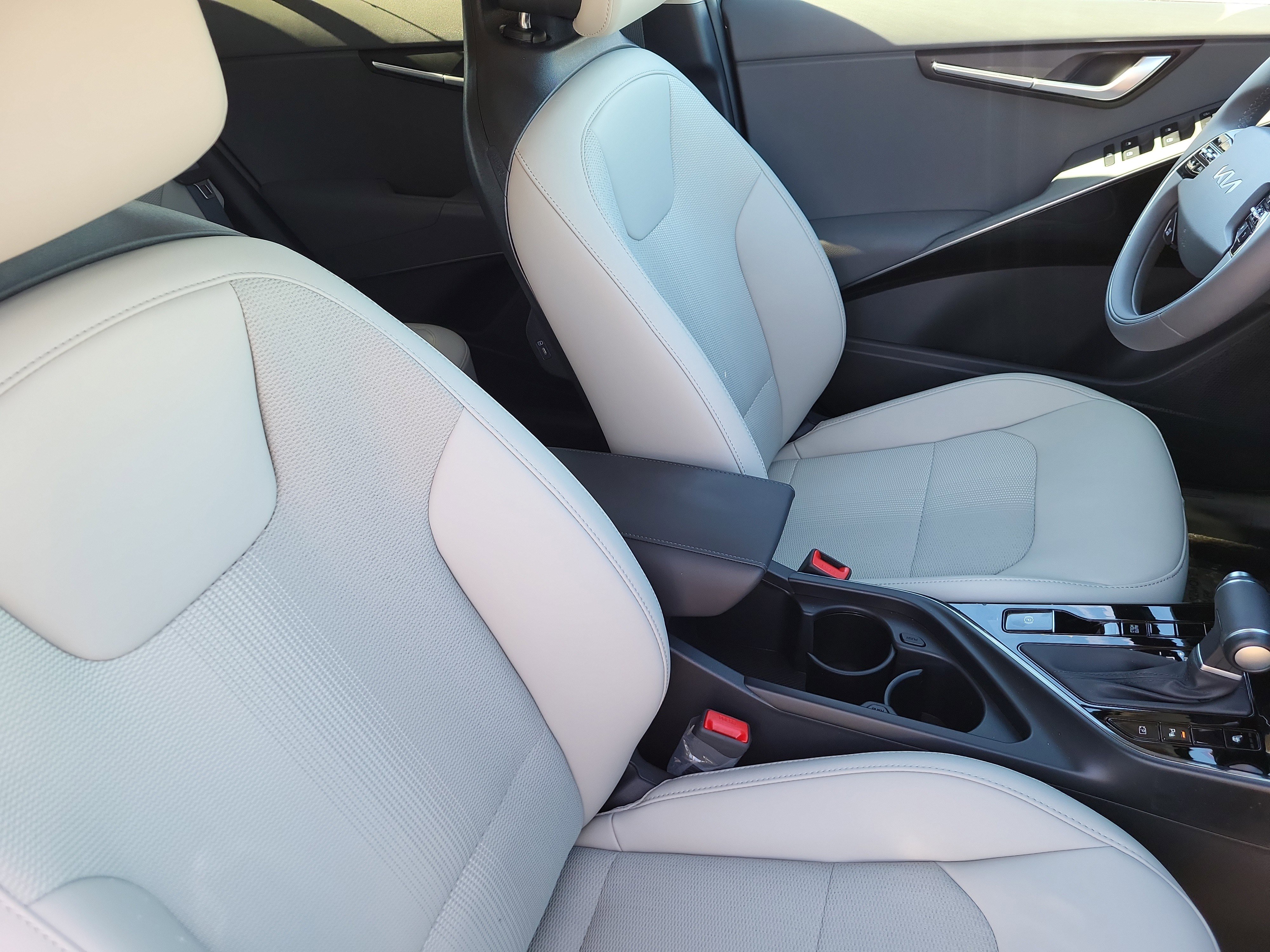 New 2025 Kia Niro EX image 13