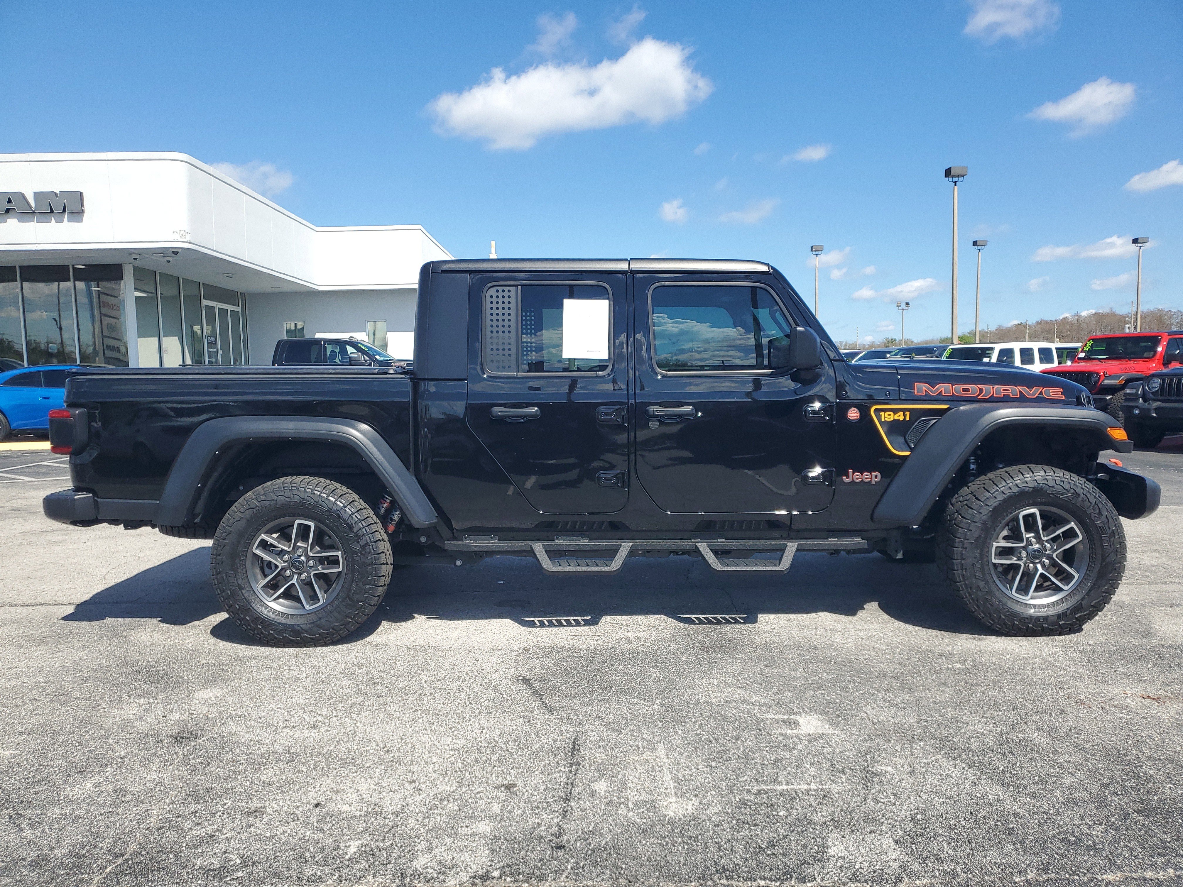 Used 2024 Jeep Gladiator Mojave image 9