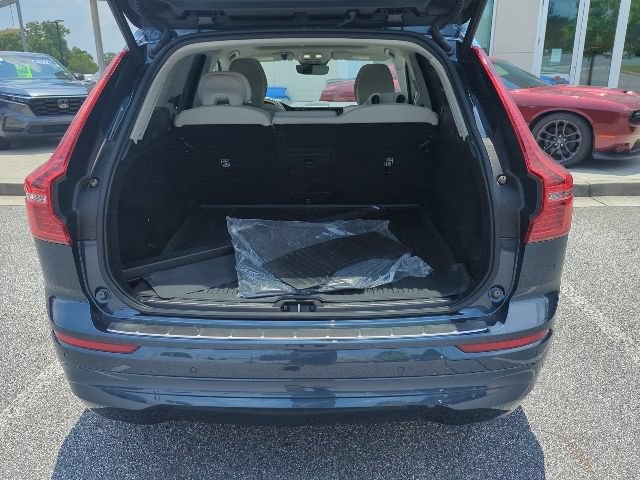 Used 2022 Volvo XC60 B5 Momentum w/ Climate Package FWD image 5